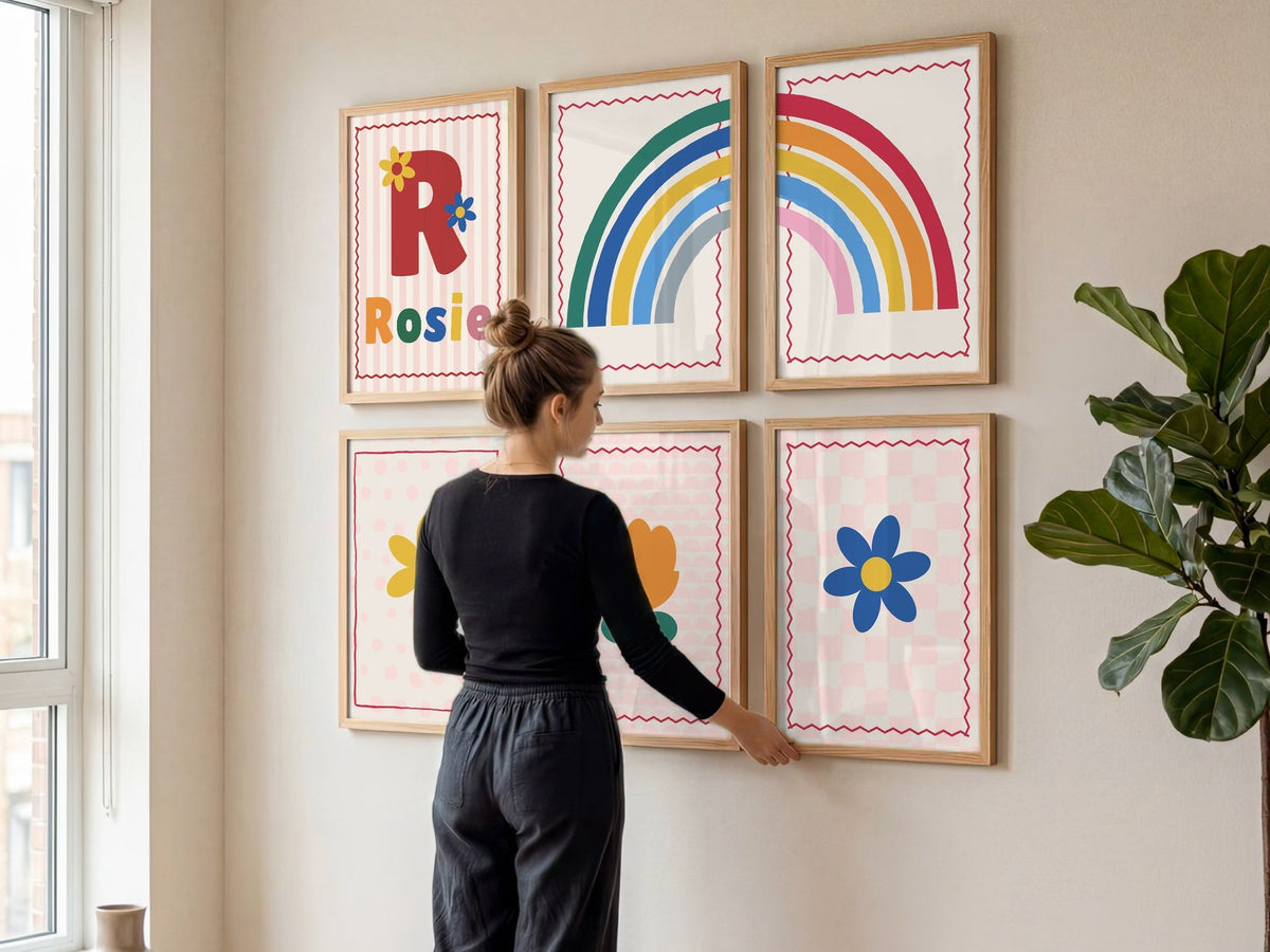 Namensposter 6er-Set „Bunt & Streifen“ an der Wand – Walleria
