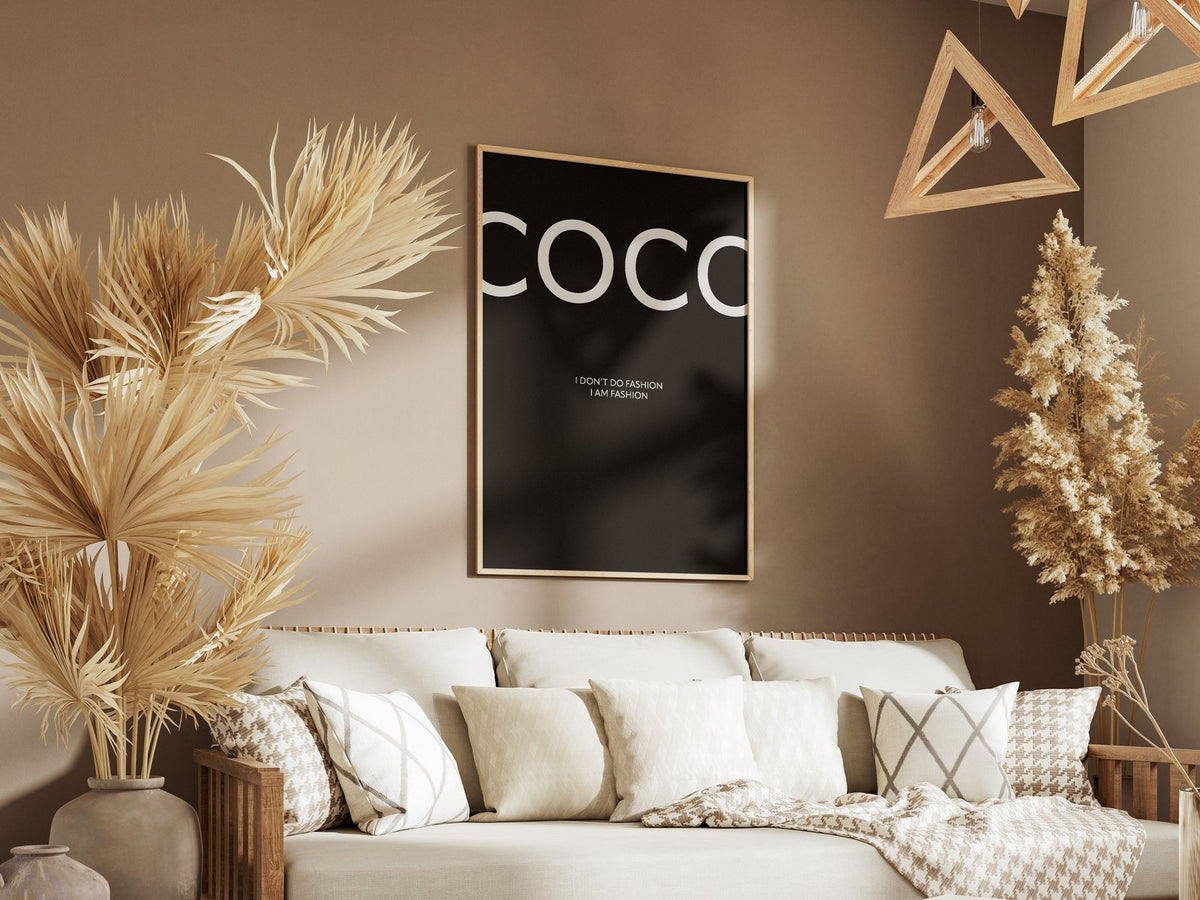 Coco Poster – Schwarz – gerahmtes Poster an der Wand