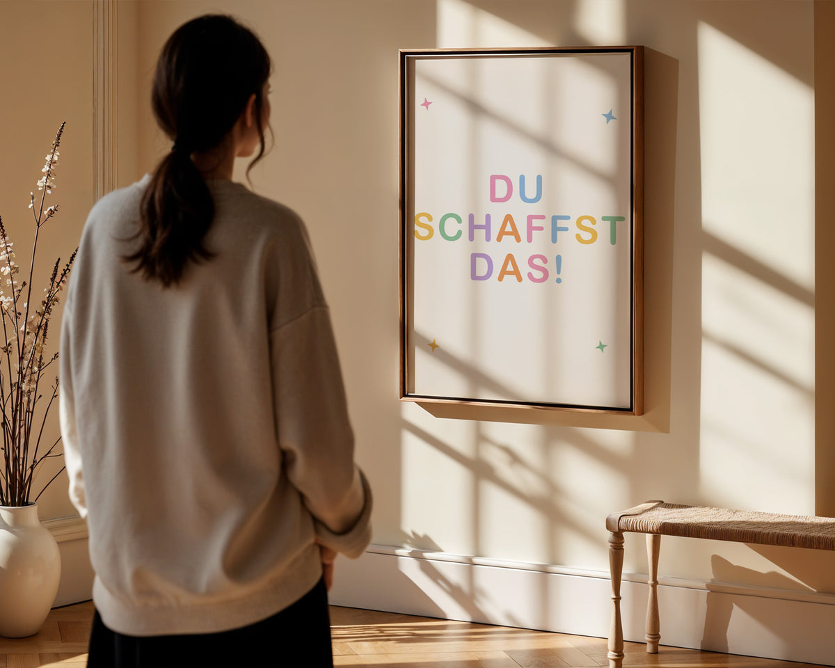 Du schaffst das – gerahmtes Poster in der Hand