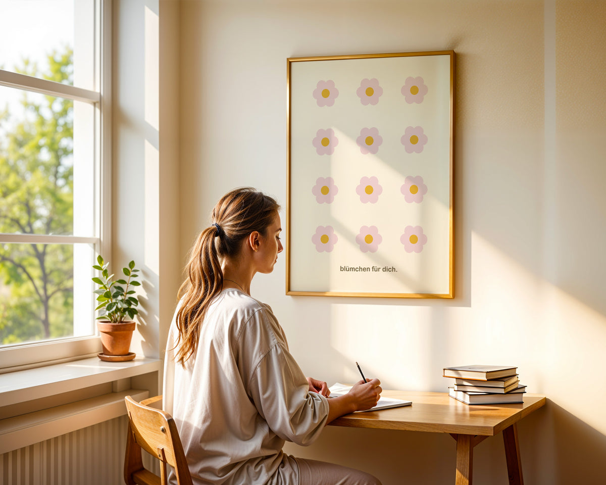 Blümchen für dich – gerahmtes Poster in der Hand