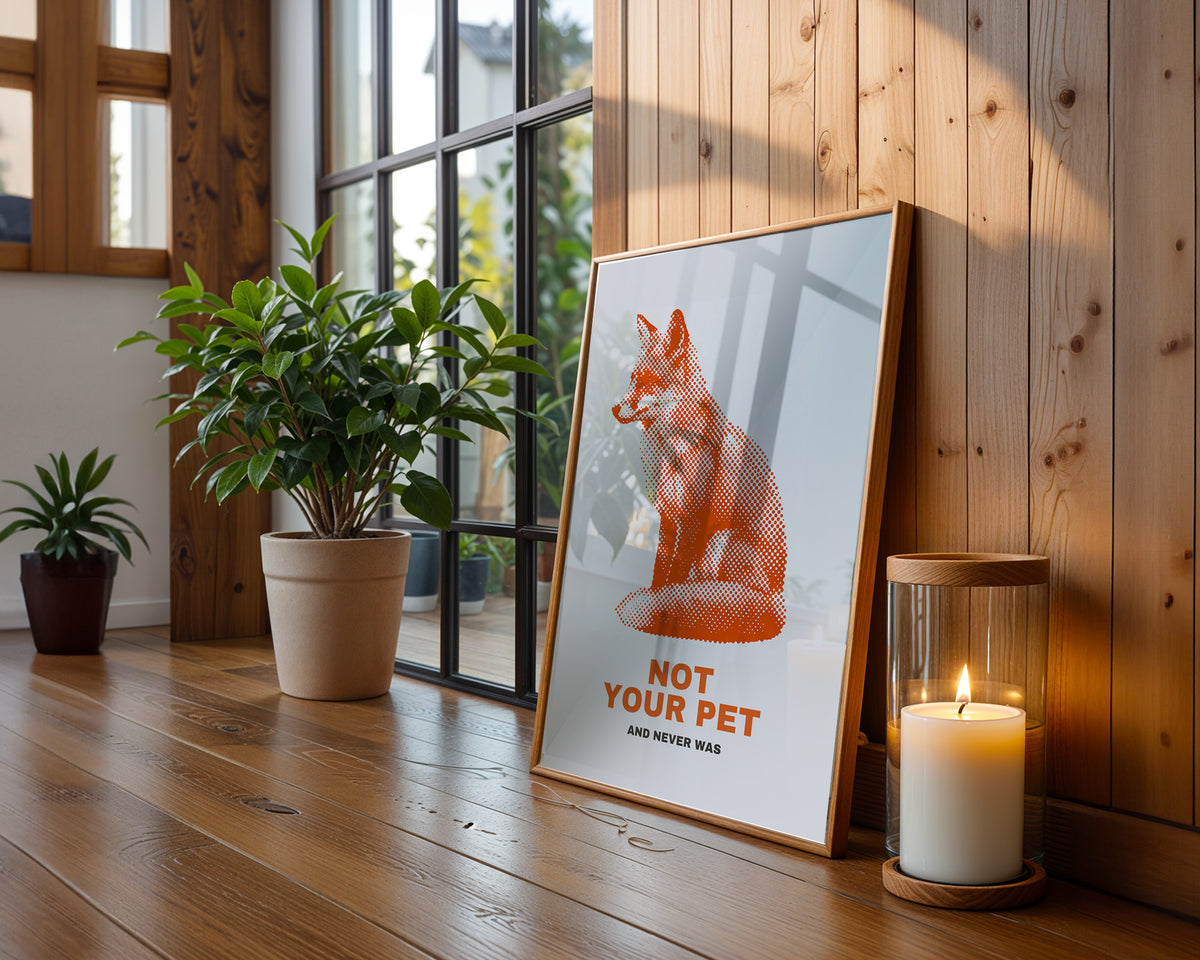 Not Your Pet Fuchs – gerahmtes Poster an der Wand