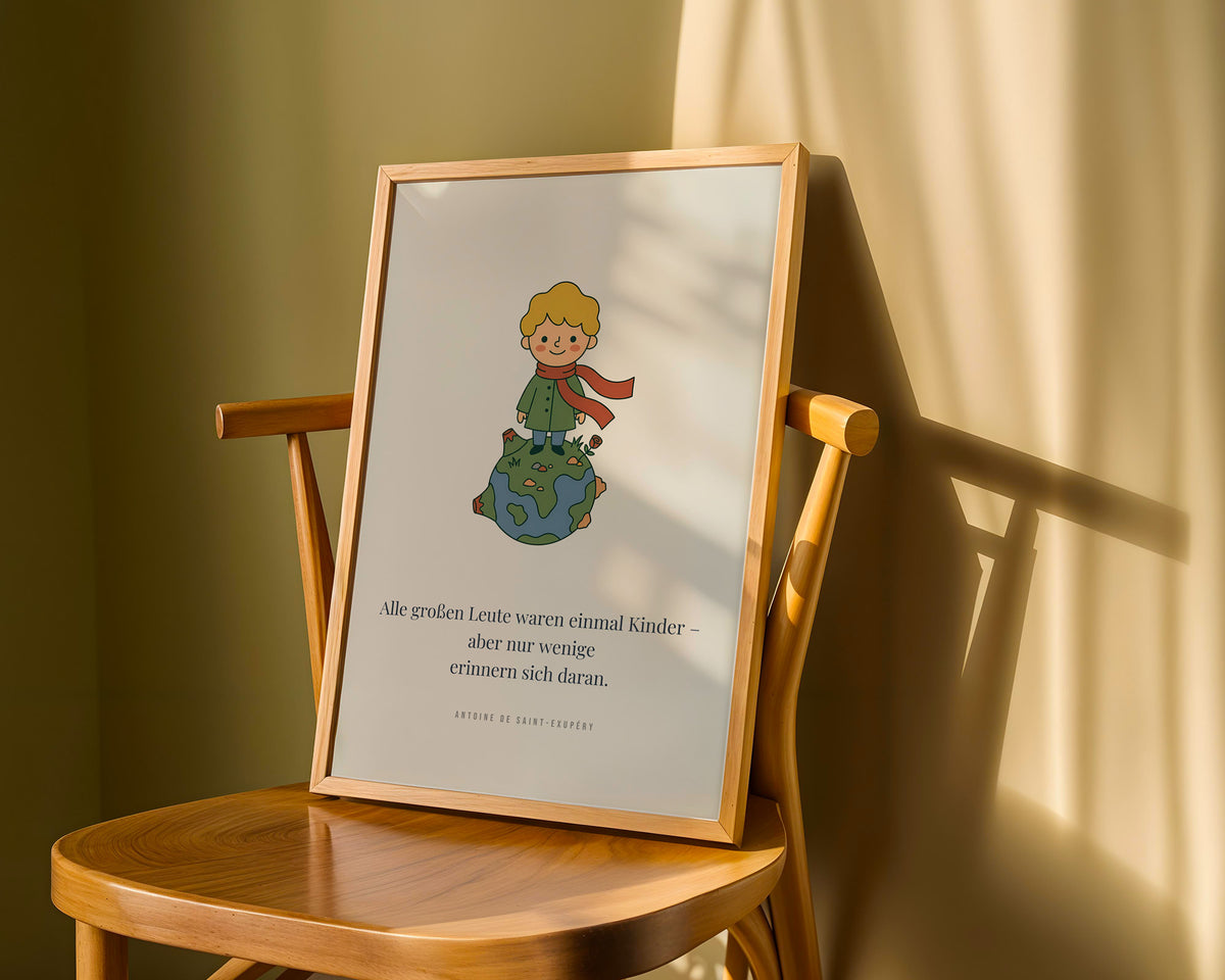 Poster Kinderzimmer Kleiner Junge auf dem Planeten – gerahmtes Poster an der Wand
