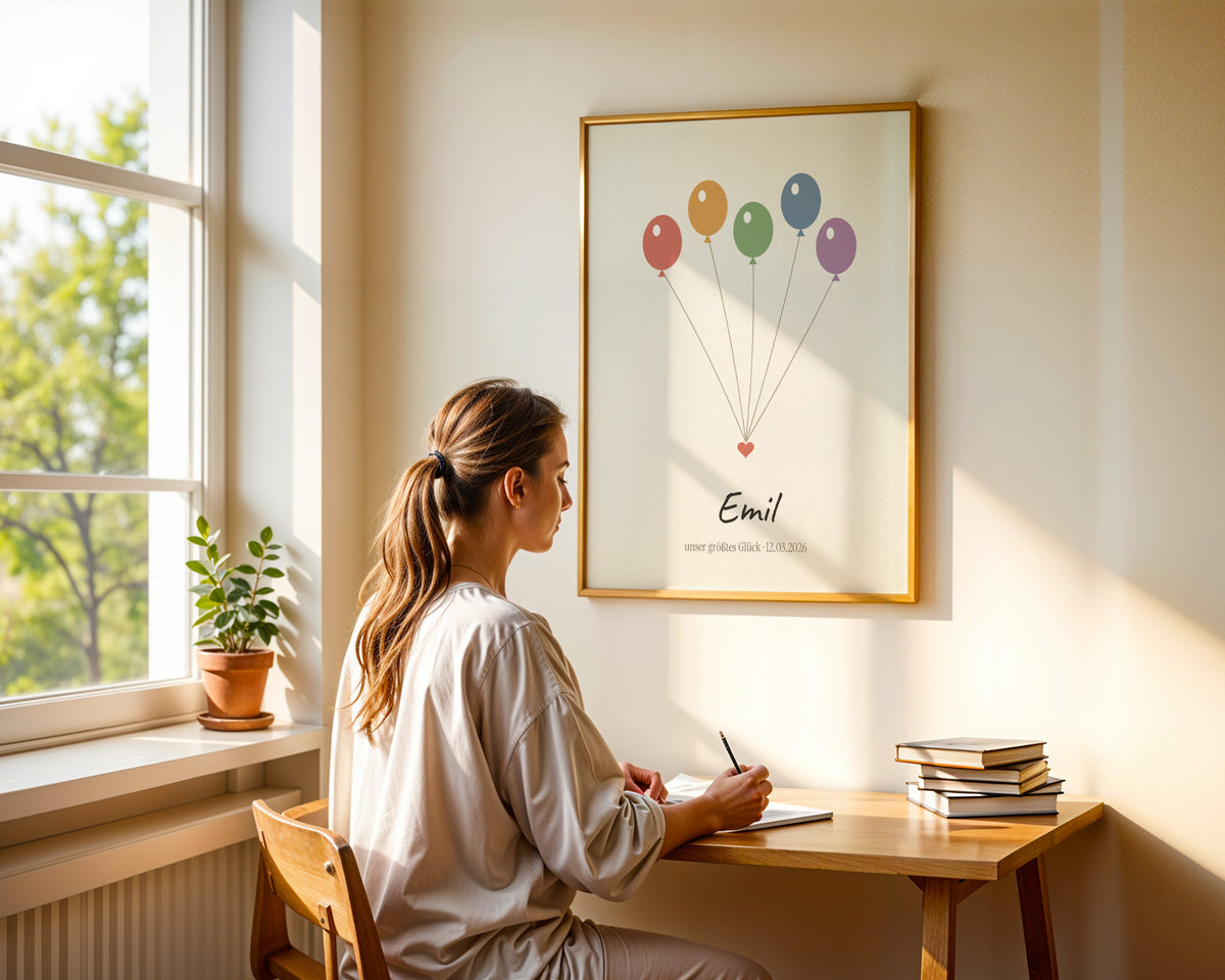 Regenbogenbaby – Ballons – gerahmtes Poster in der Hand