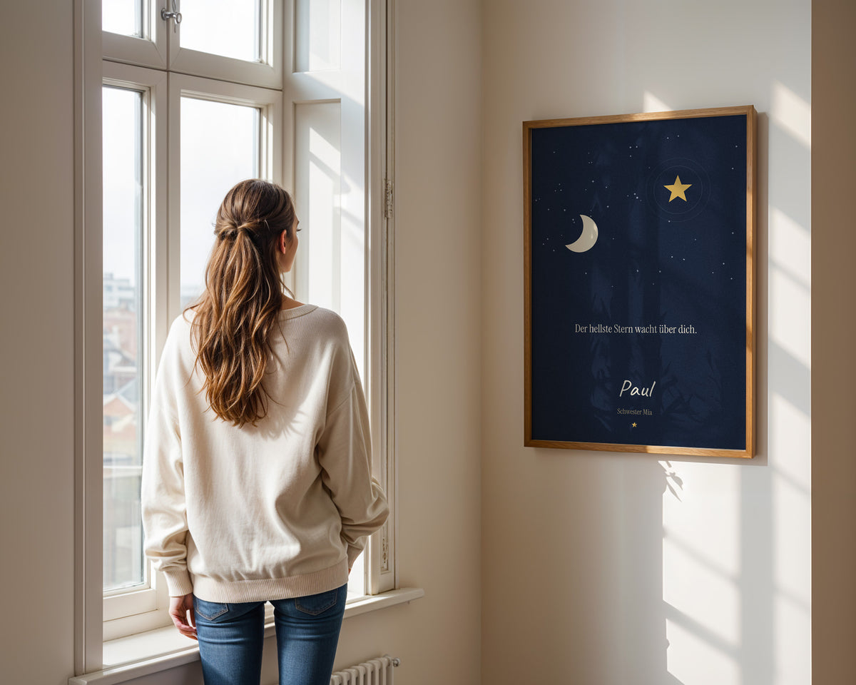 Geschwister – Der hellste Stern – gerahmtes Poster in der Hand