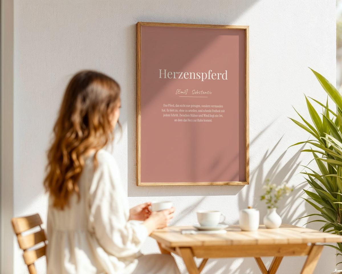 Herzenspferd (Definition) – gerahmtes Poster in der Hand