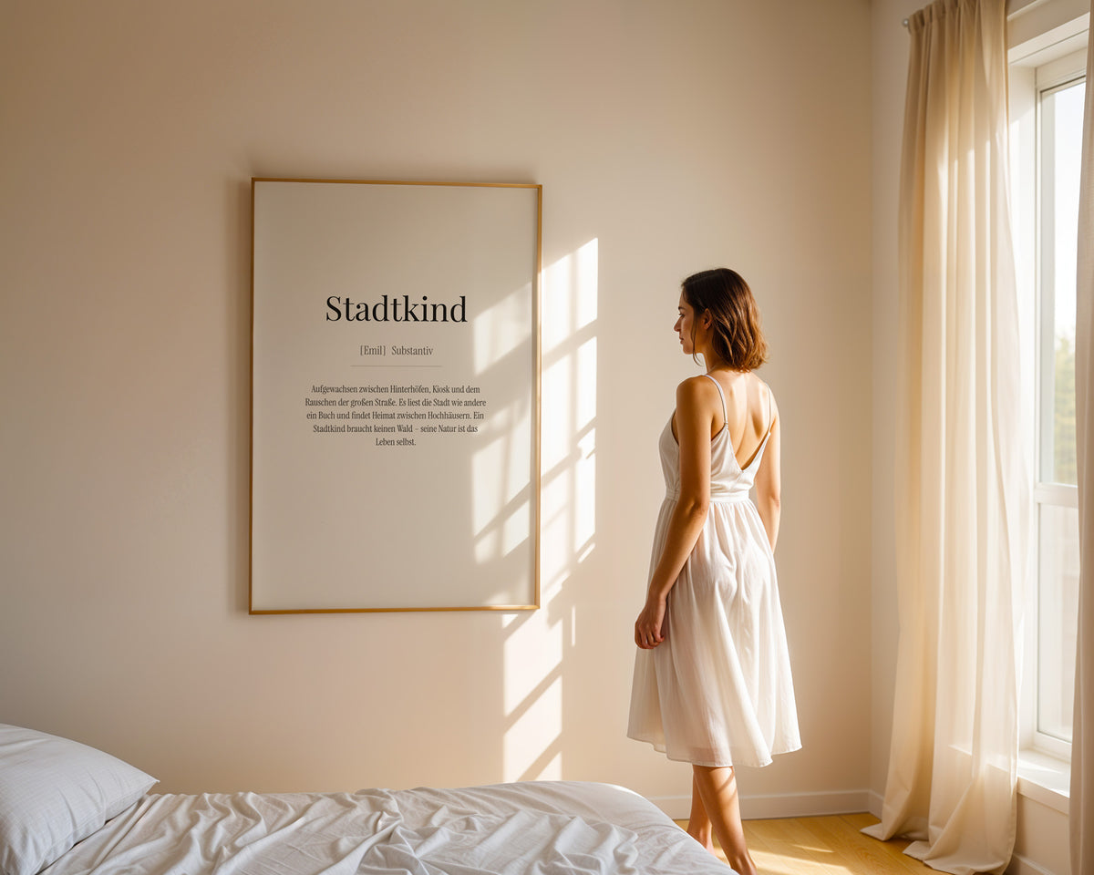 „Stadtkind“ (Definition - city child) – framed poster held in hand