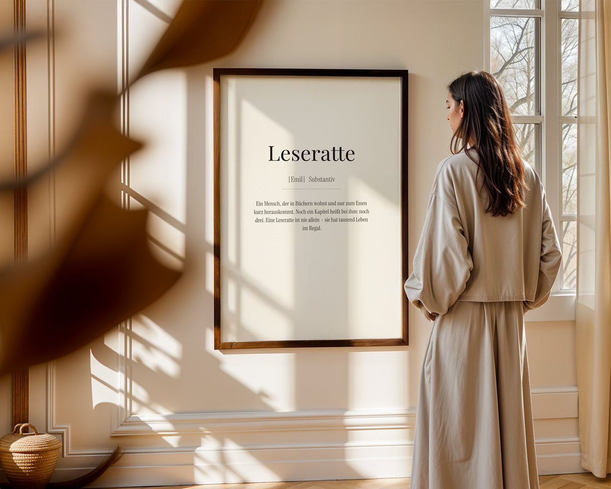 Leseratte (Definition) – gerahmtes Poster in der Hand