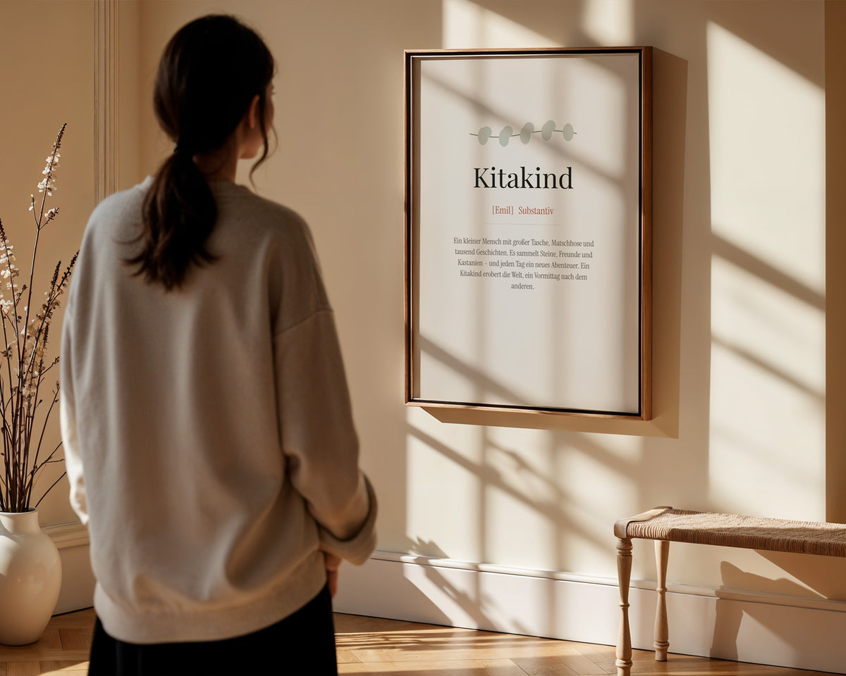 Kitakind (Definition) – gerahmtes Poster in der Hand
