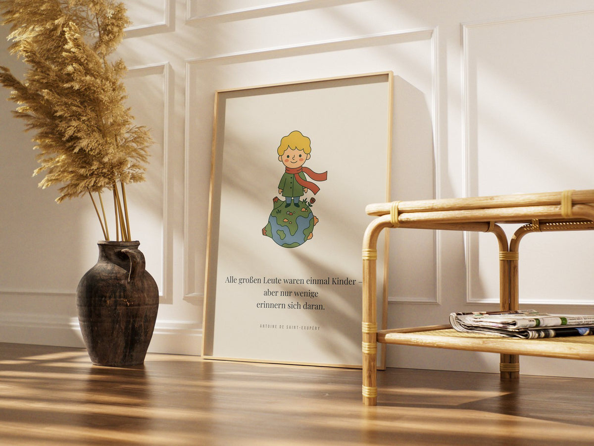 Poster Kinderzimmer Kleiner Junge auf dem Planeten – gerahmtes Poster im Raum