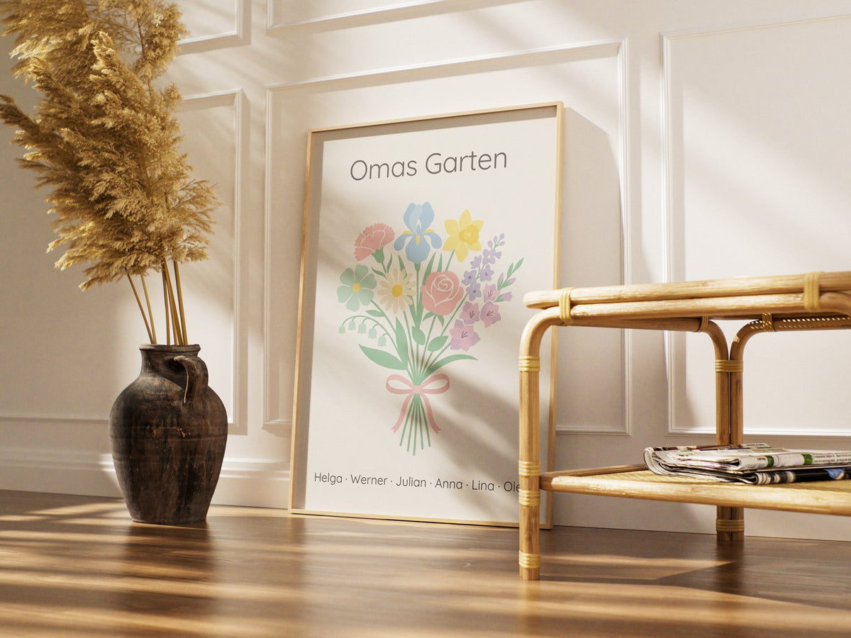 Geburtsblumen Familienstrauß Scandi Pastell (Variante 4) – Omas Garten mit Namen – gerahmtes Poster im Raum
