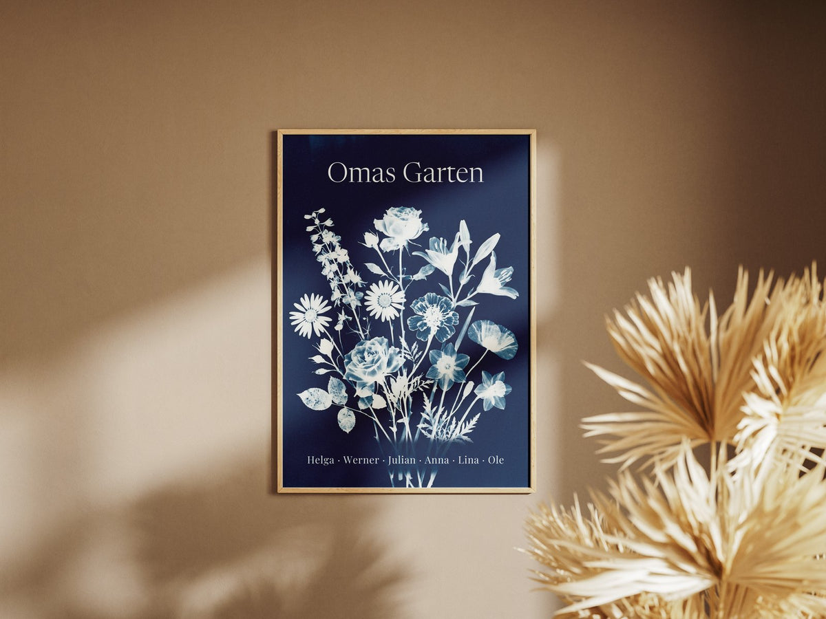 Geburtsblumen Familienstrauß Blaupause (Variante 12) – Omas Garten mit Namen – gerahmtes Poster an der Wand