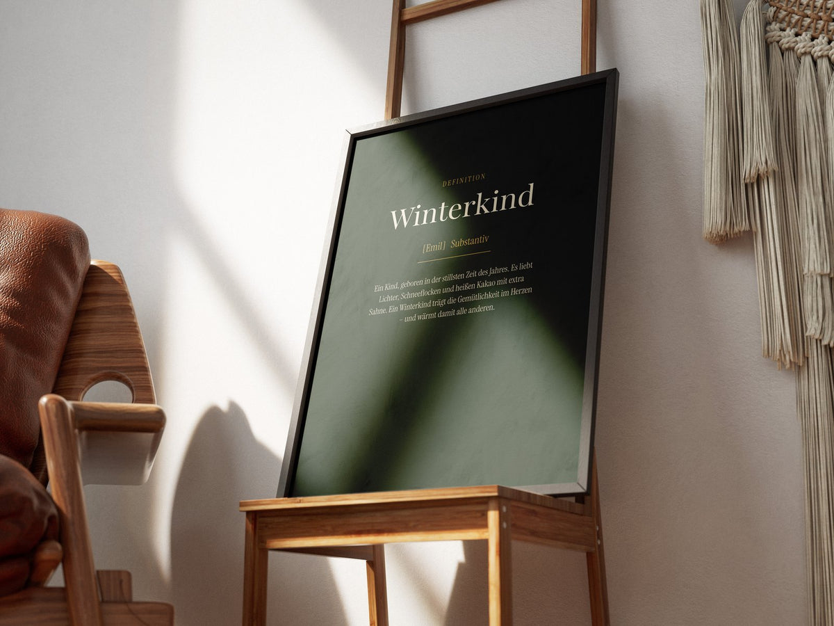 Winterkind (Definition) – gerahmtes Poster im Raum