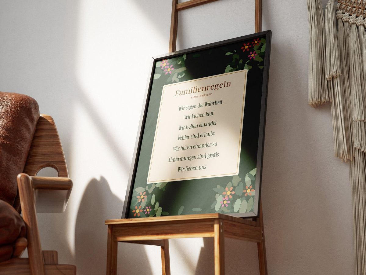 Hausregeln mit Familienname – gerahmtes Poster im Raum