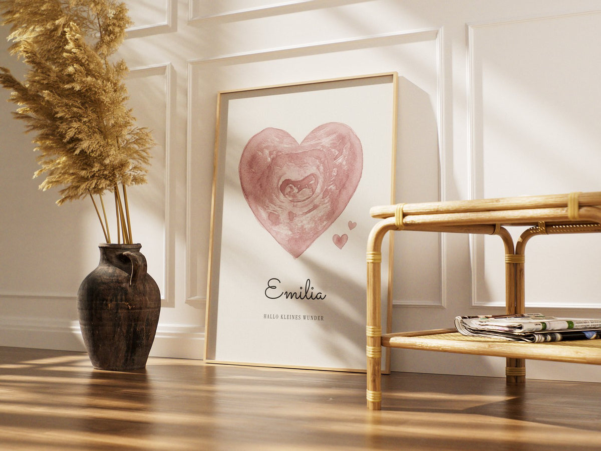 Ultraschallbild als Aquarell-Herz – gerahmtes Poster im Raum