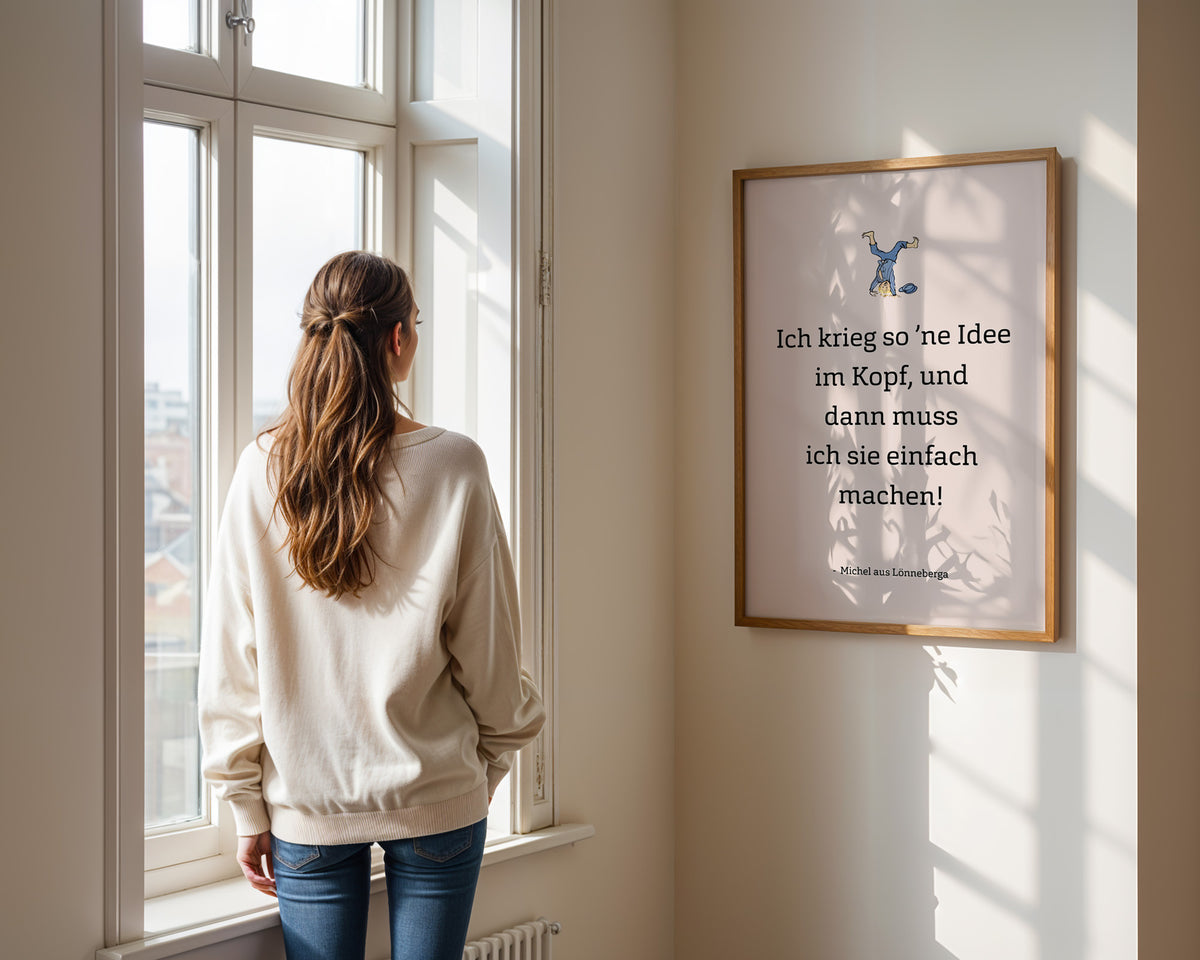 Michel – Idee im Kopf – gerahmtes Poster in der Hand