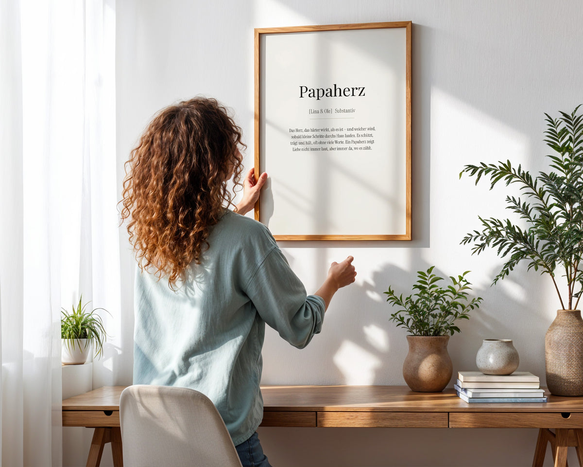 Papaherz – gerahmtes Poster in der Hand