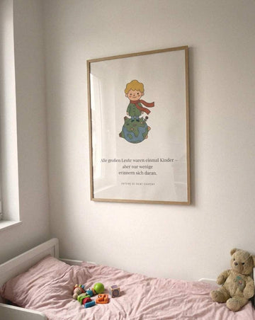 Beispielfoto: Poster Kinderzimmer Kleiner Junge auf dem Planeten