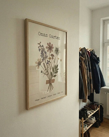 Example photo: Birth flower family bouquet pressed flowers (Variant 7) – „Omas Garten“ (Grandma's garden) with names